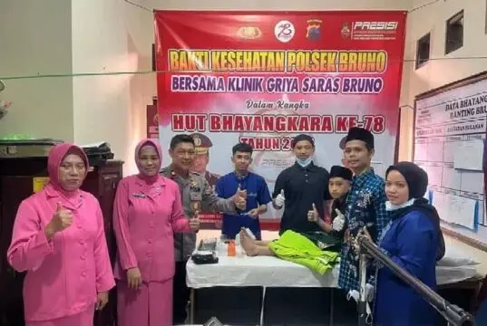 Peringati Hari Bhayangkara ke 78, 18 Anak Ikuti Khitan Masal di  Polsek Bruno
