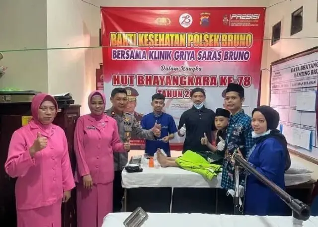 Peringati Hari Bhayangkara ke 78, 18 Anak Ikuti Khitan Masal di  Polsek Bruno