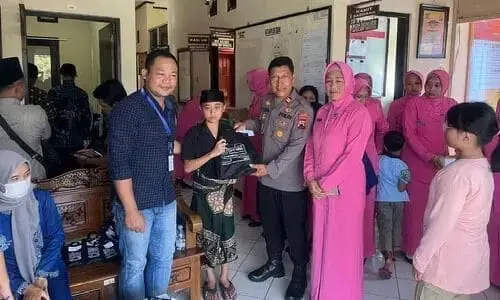 Peringati Hari Bhayangkara ke 78, 18 Anak Ikuti Khitan Masal di  Polsek Bruno