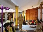 Selamatan Desa, Warga Kemanukan Arak-arakan Bawa Hasil Bumi Selamatan Desa, Warga Kemanukan Arak-arakan Bawa Hasil Bumi