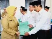 Bupati Serahkan SK Perpanjangan Masa Keanggotaan BPD Periode 2018-2026