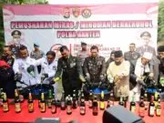 Peringati Hari Bhayangkara Ke-78, Polda Banten Musnahkan Puluhan Ribu Miras Hasil KRYD