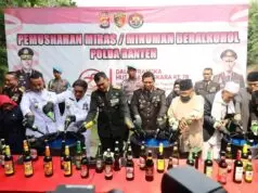 Peringati Hari Bhayangkara Ke-78, Polda Banten Musnahkan Puluhan Ribu Miras Hasil KRYD Peringati Hari Bhayangkara Ke-78, Polda Banten Musnahkan Puluhan Ribu Miras Hasil KRYD