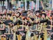 Ratusan Penari Dolalak Cilik Menari Massal di Peringatan Hari Anak Nasional Ratusan Penari Dolalak Cilik Menari Massal di Peringatan Hari Anak Nasional