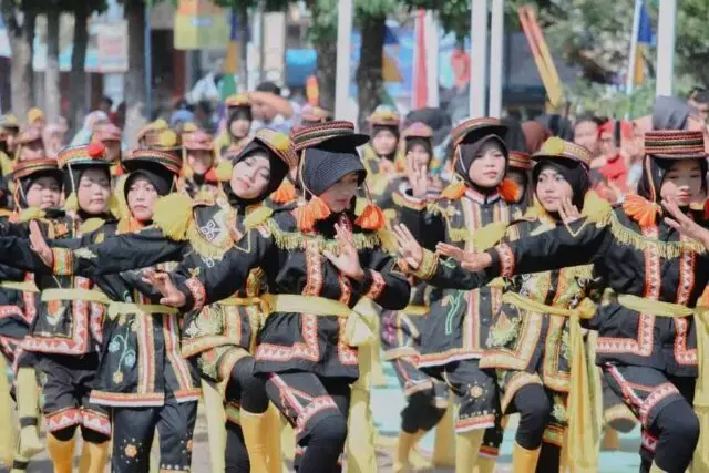 Ratusan Penari Dolalak Cilik Menari Massal di Peringatan Hari Anak Nasional