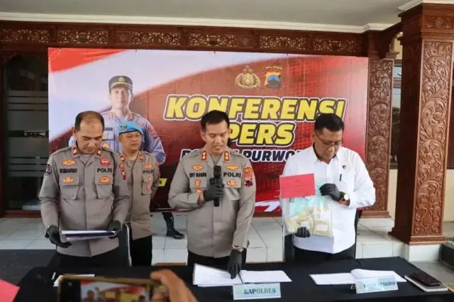 Merekayasa Kredit Fiktif, Karyawan KSP AGM II Meringkuk di Penjara Polres Purworejo Merekayasa Kredit Fiktif, Karyawan KSP AGM II Meringkuk di Penjara Polres Purworejo