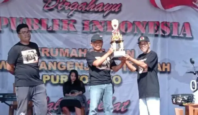 Meriahkan HUT RI, Warga Perum KBN Gelar Jalan Sehat dan Panggung Hiburan Meriahkan HUT RI, Warga Perum KBN Gelar Jalan Sehat dan Panggung Hiburan