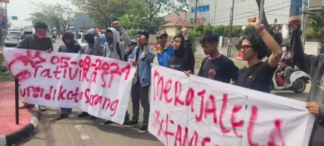 Fam Serang Raya Gelar Aksi Dukungan Kejari Usut Tuntas Semua Pihak Yang Terlibat Dalam Kasus Korupsi Kadisparpora Kota Serang Fam Serang Raya Gelar Aksi Dukungan Kejari Usut Tuntas Semua Pihak Yang Terlibat Dalam Kasus Korupsi Kadisparpora Kota Serang