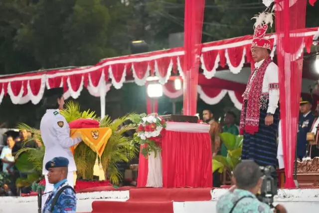 Mendagri Apresiasi Pelaksanaan Upacara Penurunan Bendera di Kabupaten Alor NTT Mendagri Apresiasi Pelaksanaan Upacara Penurunan Bendera di Kabupaten Alor NTT