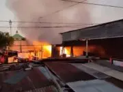 Korsleting Listrik, Toko Bangunan Plus 3 Unit Mobil Amblas Terlalap Api Korsleting Listrik, Toko Bangunan Plus 3 Unit Mobil Amblas Terlalap Api