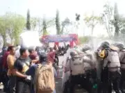 Demo Anarkis Membakar dan Menguasai Gedung KPU, Ratusan Personel Gabungan Berhasil Bubarkan Massa