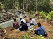 Jelang Merti Desa Kebon Gunung Loano, Kades Ziarah ke Makam Para Sesepuh
