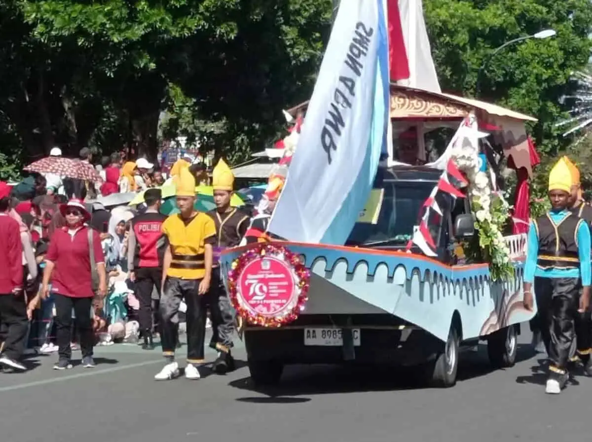 Karnaval HUT RI ke 79, SMP N 4 Purworejo Tampil Memukau Dengan Gajah dan Kapal Pinisi Karnaval HUT RI ke 79, SMP N 4 Purworejo Tampil Memukau Dengan Gajah dan Kapal Pinisi