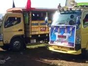 Ribuan Massa Dari Kecamatan Pacar Ikut Mengantarkan Edi – Weng Mendaftar Di KPU Ribuan Massa Dari Kecamatan Pacar Ikut Mengantarkan Edi - Weng Mendaftar Di KPU