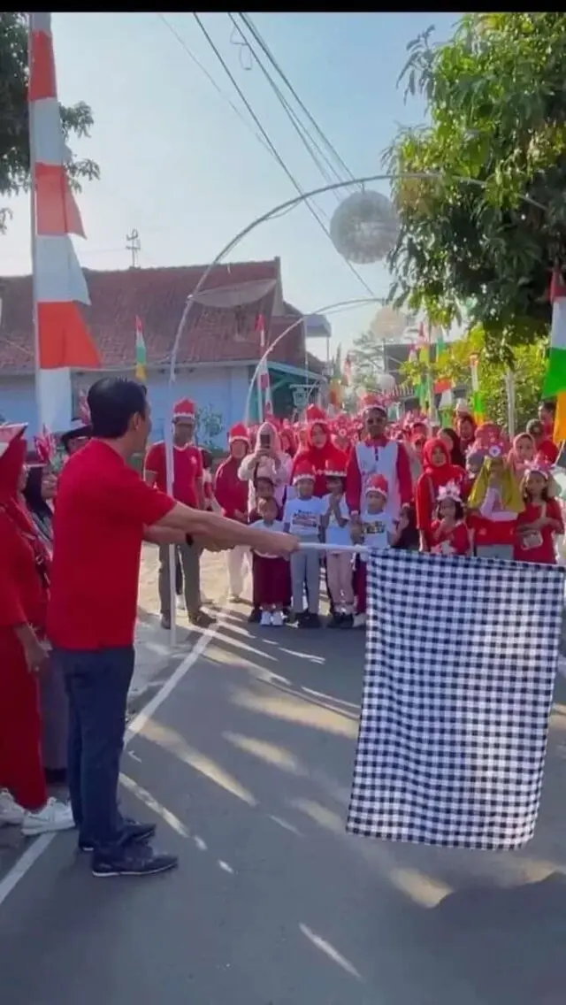 Yophi Prabowo Melepas Jalan Sehat  Warga RW 17 Plaosan Dalam Rangka Meriahkan HUT RI ke-79