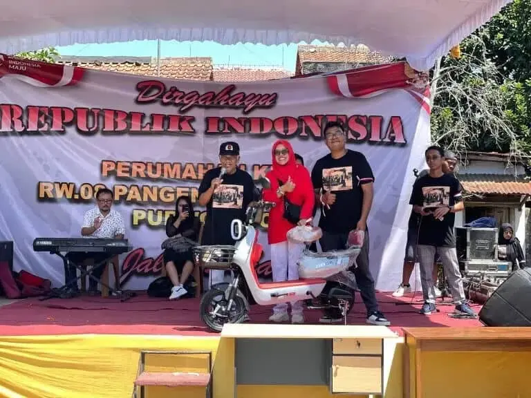Meriahkan HUT RI, Warga Perum KBN Gelar Jalan Sehat dan Panggung Hiburan Meriahkan HUT RI, Warga Perum KBN Gelar Jalan Sehat dan Panggung Hiburan