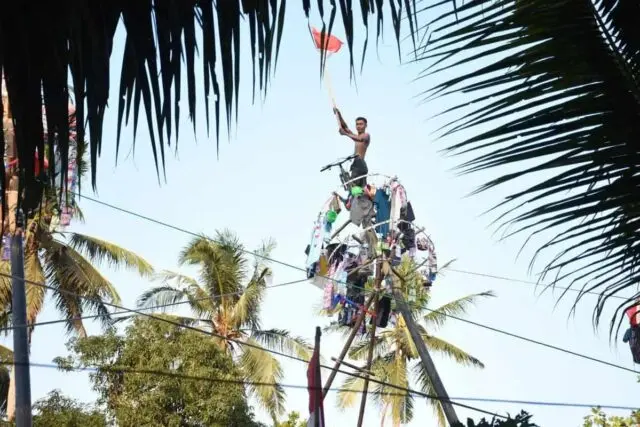 Meriah, Festival Panjat Pinang di Desa Aglik, Enam Unit Sepeda Diperebutkan