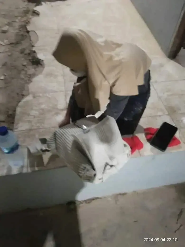 Akibat Ceceran Tanah Urugan di Jalan Raya Cikande, Seorang Pengendara Sepeda motor Jatuh Tergelincir Akibat Ceceran Tanah Urugan di Jalan Raya Cikande, Seorang Pengendara Sepeda motor Jatuh Tergelincir