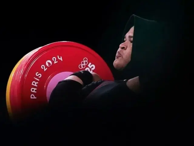 Lifter Aceh Nurul Akmal Jadi Penyulut Api di Pembukaan PON Aceh-Sumut 2024 Lifter Aceh Nurul Akmal Jadi Penyulut Api di Pembukaan PON Aceh-Sumut 2024