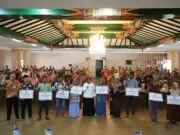 Guna Peningkatan Jamban Sehat, Bupati Serahkan Bankeu Pemprov Jateng Guna Peningkatan Jamban Sehat, Bupati Serahkan Bankeu Pemprov Jateng