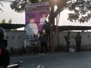 Panwaslu dan Trantib Kecamatan Mauk Tertibkan Ratusan APK di Jalan Protokol