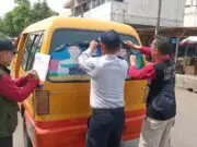 Bawaslu Tertibkan 119 Setiker Branding Angkutan