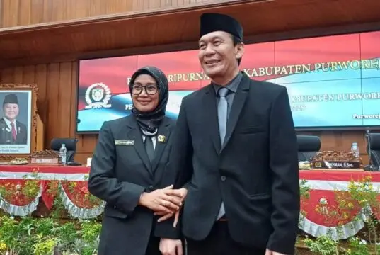 Estri Utami Setyowati Satu- Satunya Perempuan di Unsur Pimpinan Dewan yang Dilantik Sebagai Wakil Ketua dari Partai Demokrat. Estri Utami Setyowati Satu- Satunya Perempuan di Unsur Pimpinan Dewan yang Dilantik Sebagai Wakil Ketua dari Partai Demokrat.