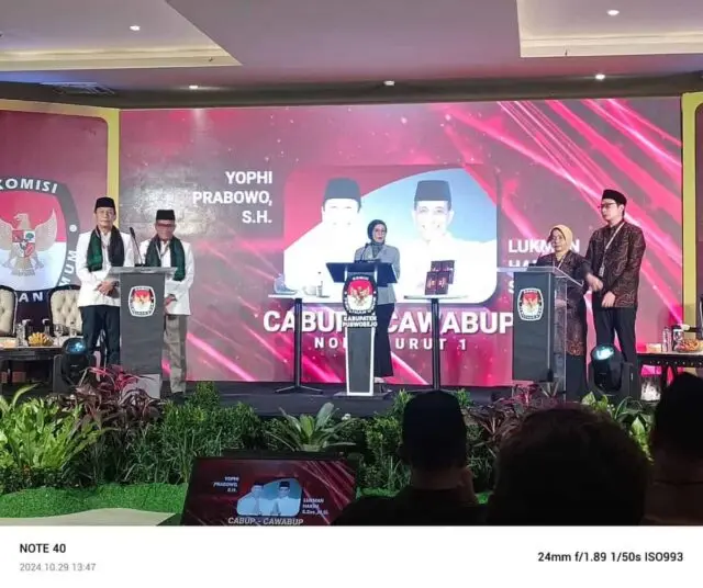 Langgar Aturan Debat, Cawabup 02 Dion Agasi Serang Pribadi Cabup 01 Yophi Prabowo Langgar Aturan Debat, Cawabup 02 Dion Agasi Serang Pribadi Cabup 01 Yophi Prabowo