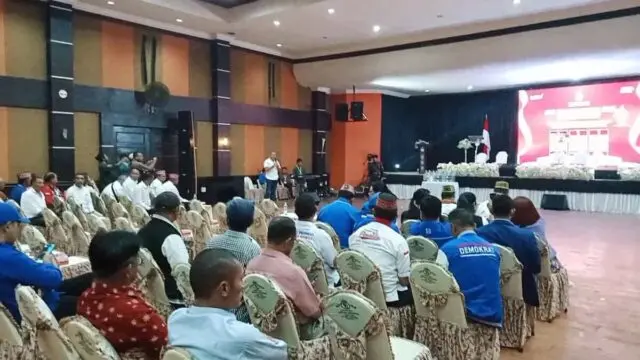 Calon Petahana Telat Ke Venue Debat, KPU Dan Bawaslu Manggarai Dituding Mengistimewakannya Calon Petahana Telat Ke Venue Debat, KPU Dan Bawaslu Manggarai Dituding Mengistimewakannya