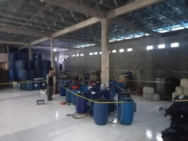 Gudang Produksi Miras di Tangsel Digrebek, 3 Jeriken Arak Siap Edar Disita Polisi