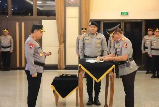 Kapolri Pimpin Pelantikan dan Setijab Sejumlah Pejabat Utama Mabes Polri Kapolri Pimpin Pelantikan dan Setijab Sejumlah Pejabat Utama Mabes Polri
