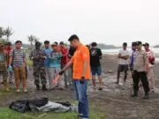 Diduga Korban Pembunuhan, Warga Desa Muktisari Ditemukan Tewas Penuh Luka Sajam di Muara Sungai Lukulo Diduga Korban Pembunuhan, Warga Desa Muktisari Ditemukan Tewas Penuh Luka Sajam di Muara Sungai Lukulo