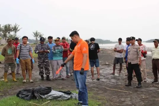 Diduga Korban Pembunuhan, Warga Desa Muktisari Ditemukan Tewas Penuh Luka Sajam di Muara Sungai Lukulo