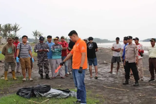 Diduga Korban Pembunuhan, Warga Desa Muktisari Ditemukan Tewas Penuh Luka Sajam di Muara Sungai Lukulo Diduga Korban Pembunuhan, Warga Desa Muktisari Ditemukan Tewas Penuh Luka Sajam di Muara Sungai Lukulo