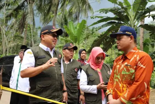 Tinjau Tanah Longsor di Bruno, Pjs Bupati minta Antisipasi Longsor Susulan Tinjau Tanah Longsor di Bruno, Pjs Bupati minta Antisipasi Longsor Susulan