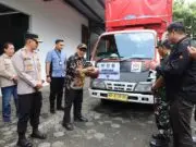 Ditandai Dengan Pecah Kendi, PJs Bupati Lepas Ditribusi Kotak Suara dari KPU ke PPK
