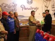 Tujuh Korban Longsor dan Tertimpa Pohon Terima Bantuan Tujuh Korban Longsor dan Tertimpa Pohon Terima Bantuan