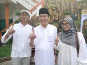 Calon Bupati Nomor 1 Yophi Prabowo Bersama Keluarga Coblos di TPS 2 Pangenrejo