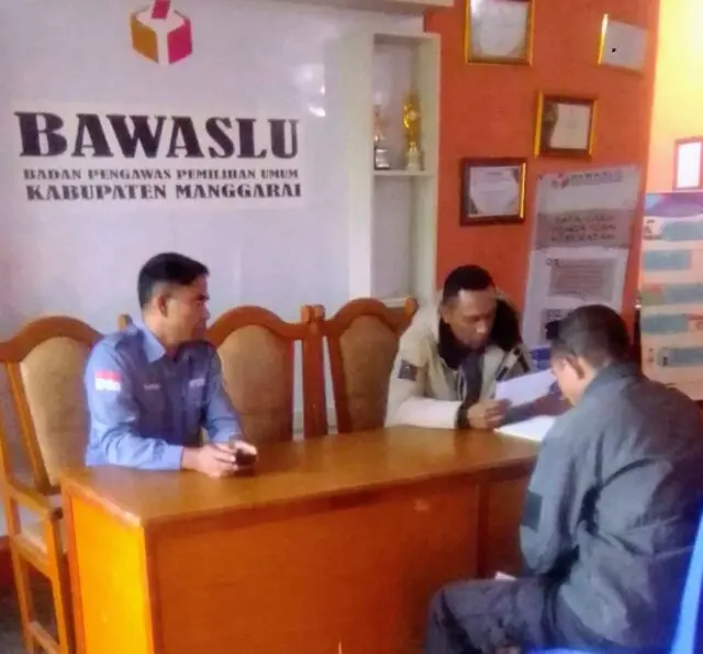 Terlibat Kampanye Hery-Fabi,Anggota BPD Desa Bulan Kabupaten Manggarai NTT Dilaporkan Ke Bawaslu Terlibat Kampanye Hery-Fabi,Anggota BPD Desa Bulan Kabupaten Manggarai NTT Dilaporkan Ke Bawaslu