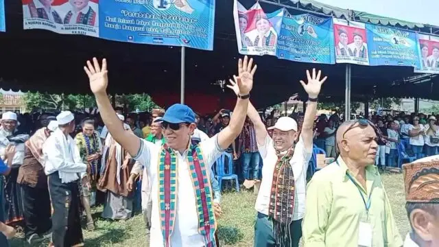 Solid Dukung Maksi - Ronal, Puluhan Ribu Orang Satar Mese Raya Hadiri Kampanye Di Lapangan Inembele Iteng Solid Dukung Maksi - Ronal, Puluhan Ribu Orang Satar Mese Raya Hadiri Kampanye Di Lapangan Inembele Iteng