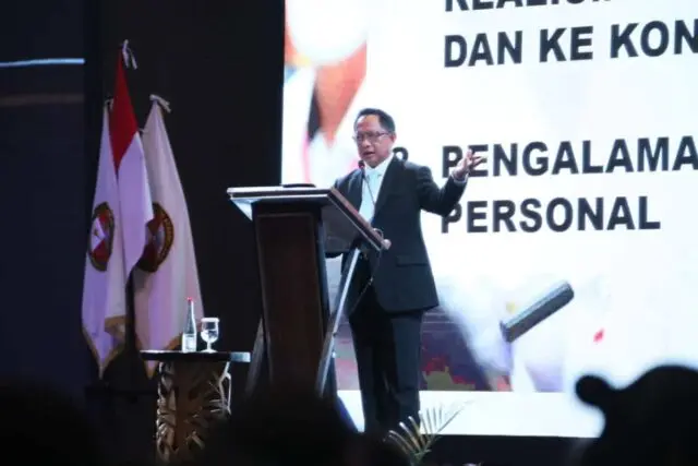 Beri Kuliah Umum di UKRI Bandung, Mendagri Ajak Mahasiswa Wujudkan Indonesia Emas 2045