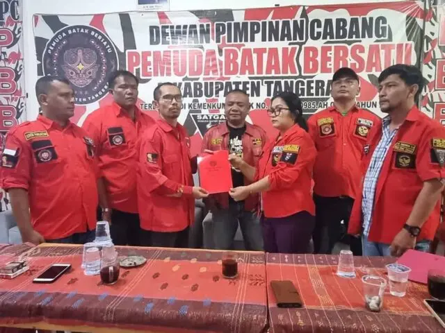 DPC PBB Kabupaten Tangerang Resmi Serahkan SK Udur Julius Hutasoit Sebagai Ketua PBB PAC Kecamatan Cisauk DPC PBB Kabupaten Tangerang Resmi Serahkan SK Udur Julius Hutasoit Sebagai Ketua PBB PAC Kecamatan Cisauk