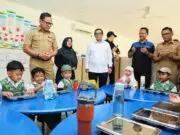 Program Makan Bergizi Gratis Resmi Dimulai, Wamendagri Optimistis Bakal Bangkitkan Perekonomian Daerah