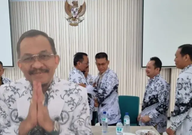 Milad Berkesan di Tengah Rapat: PGRI Sumut Rayakan Kelahiran Ilyas Sitorus Milad Berkesan di Tengah Rapat: PGRI Sumut Rayakan Kelahiran Ilyas Sitorus
