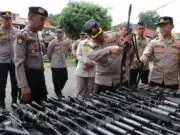 Memastikan Semua dalam Kondisi Siap, Kapolres Kebumen Cek Kendaraan dan Senjata Api Dinas