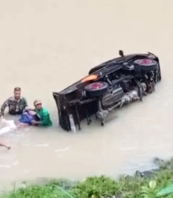 Kecelakaan Tunggal di Jalan Raya Gombong - Banjarnegara, Mobil Pick up Terjun ke Sungai Satu Orang Meninggal Dunia Kecelakaan Tunggal di Jalan Raya Gombong - Banjarnegara, Mobil Pick up Terjun ke Sungai Satu Orang Meninggal Dunia