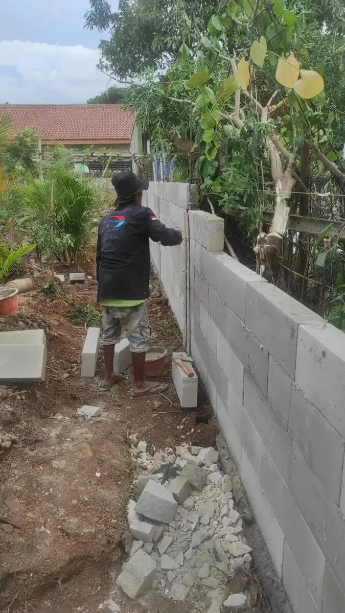Diduga Tidak Sesuai Spesifikasi, LSM LipanHam Soroti Kegiatan Pembangunan Pagar Puskesmas Jalan Emas Bencongan