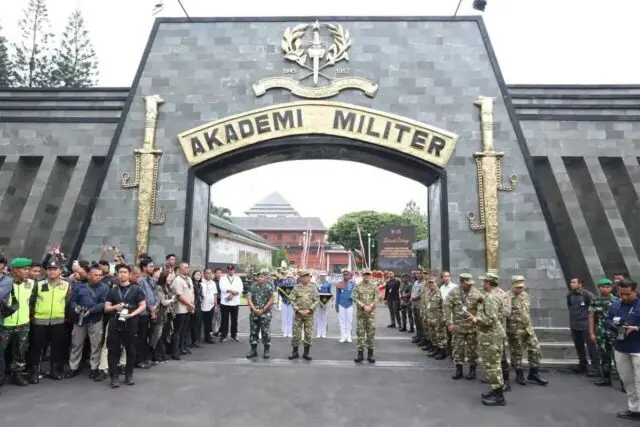 Mendagri Sambut Kedatangan Kepala Daerah Peserta Retreat Pembekalan di Akmil Magelang Mendagri Sambut Kedatangan Kepala Daerah Peserta Retreat Pembekalan di Akmil Magelang