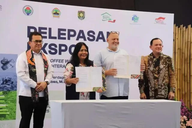 Mendag Lepas Ekspor Mainan Hewan ke Eropa dan Amerika Senilai Rp35 Miliar Mendag Lepas Ekspor Mainan Hewan ke Eropa dan Amerika Senilai Rp35 Miliar