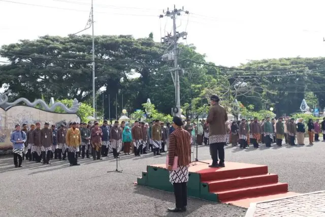 Dengan Pakaian Adat Jawa, Kali Pertama Pemkab Laksanakan Apel Peringati Hari Jadi Kabupaten Purworejo